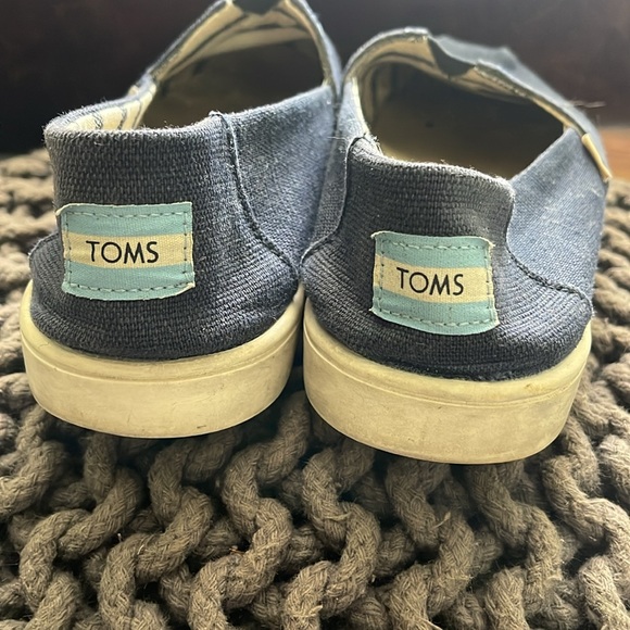 Toms - Picture 2 of 3